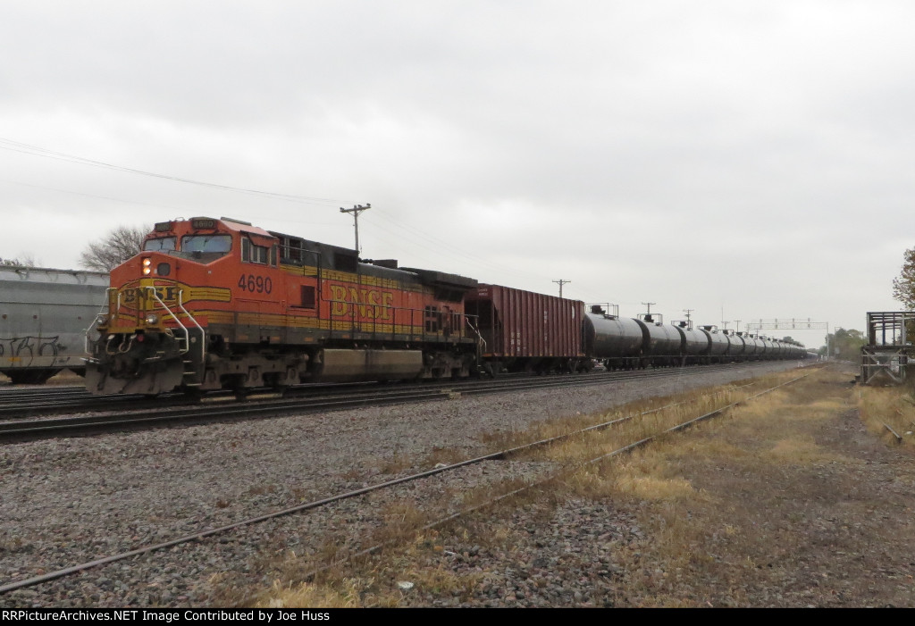 BNSF 4690 DPU